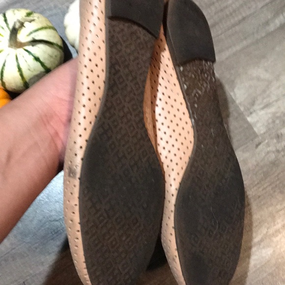 Tan Tory Burch Flats - Picture 5 of 7